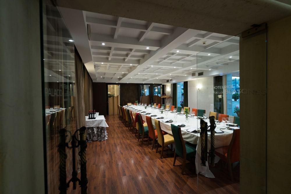Rice Palacio De Los Blasones Burgos Ngoại thất bức ảnh